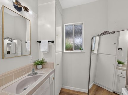 5836 Raymond Way, Sacramento, CA 95820 Photo
