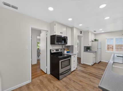 5836 Raymond Way, Sacramento, CA 95820 Photo