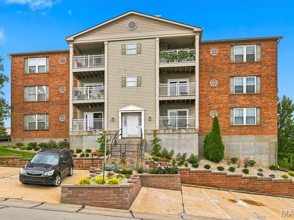122 Samarra Estates Drive, Unit I, Fenton, MO 63026
