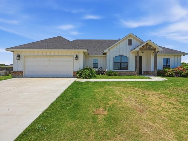 109 Stonegate Avenue, Weatherford, TX 76087