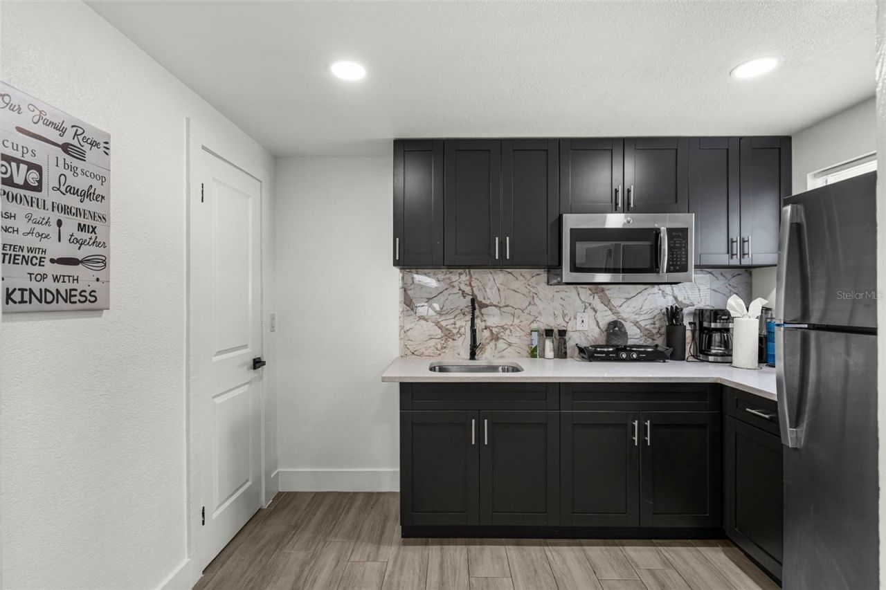 1305 29th Street W, Bradenton, FL 34205 Photo