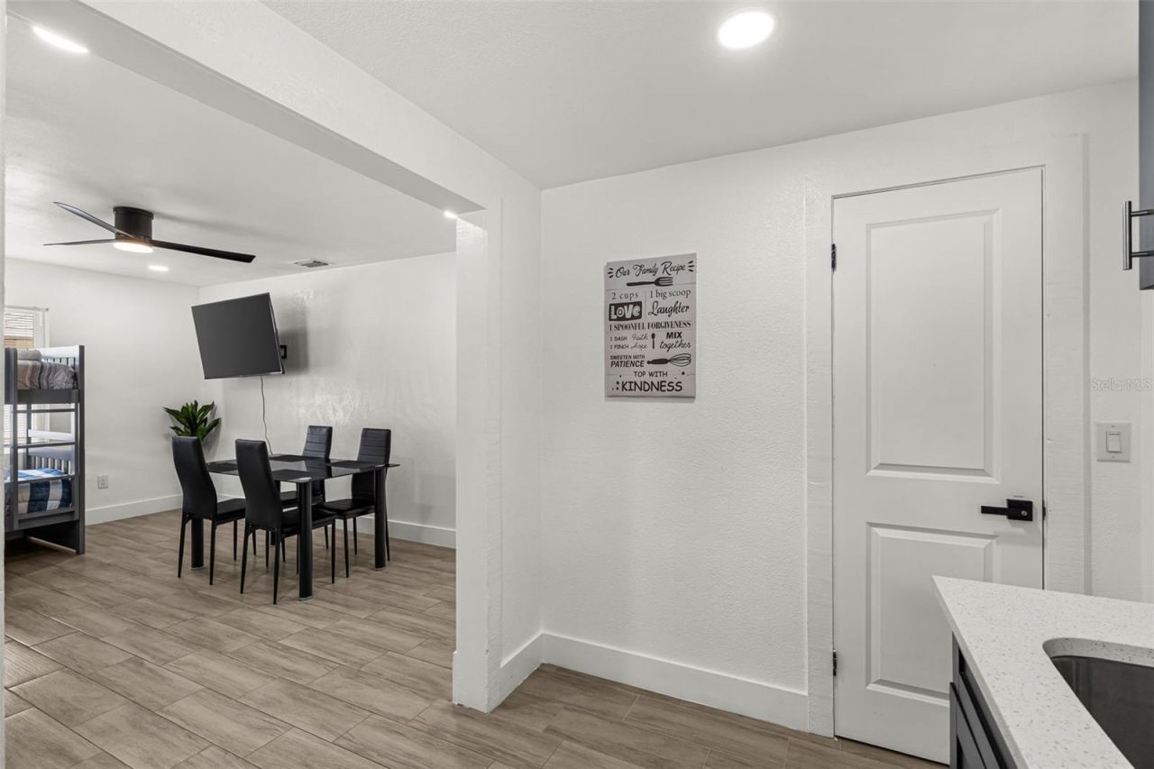 1305 29th Street W, Bradenton, FL 34205 Photo