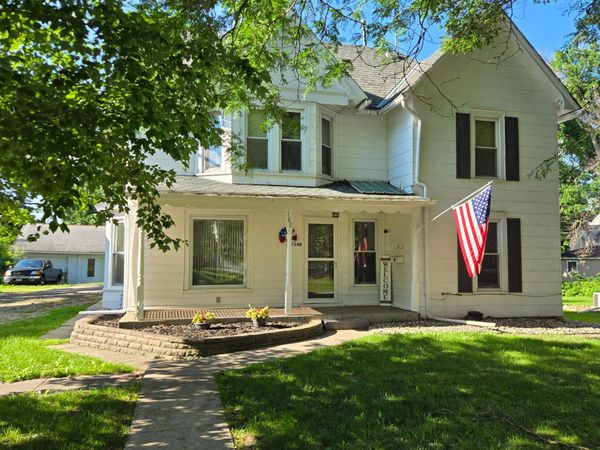 140 E University Street , Owatonna, MN 55060