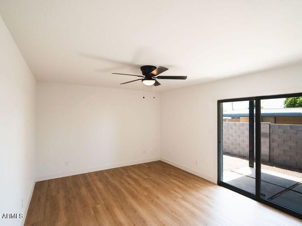 5712 N 68TH Drive, Glendale, AZ 85303