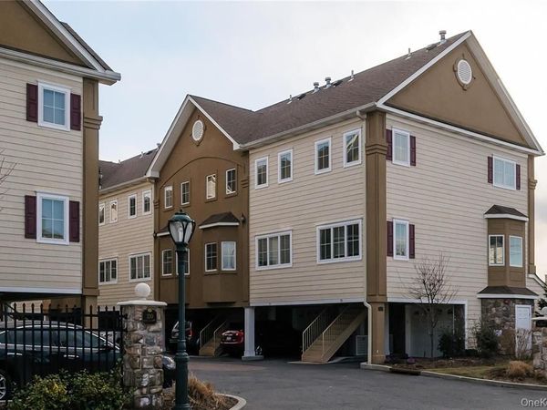 330 Maple Avenue , Unit 4, Westbury, NY 11590
