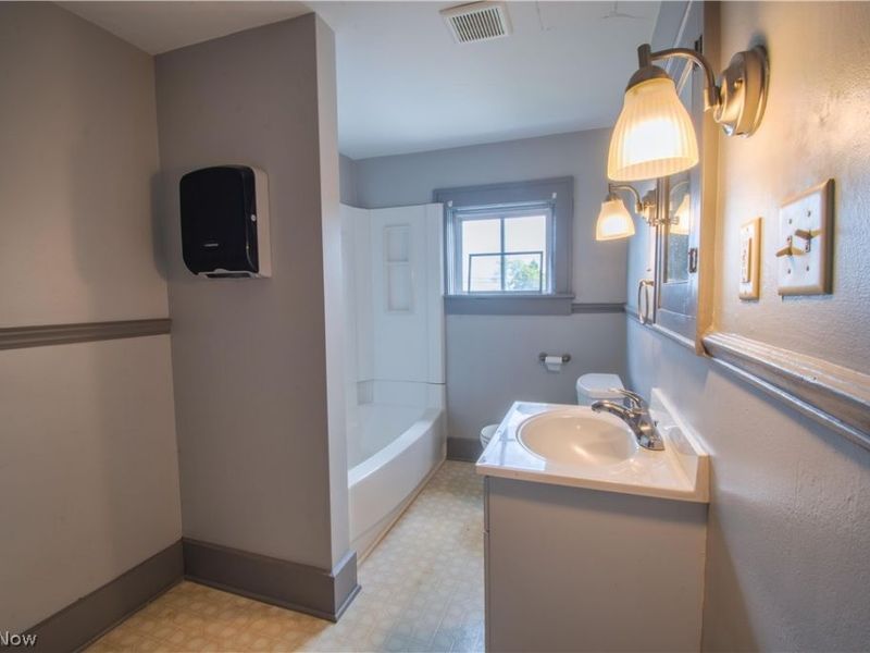 8419 Cleveland Avenue NW, North Canton, OH 44720 Photo 18