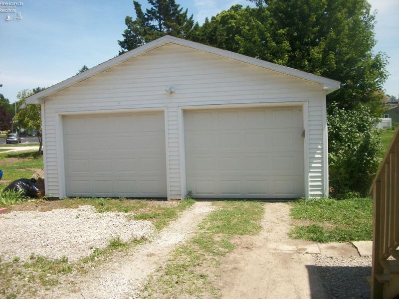 118 Brooklyn, Oak Harbor, OH 43449 Photo 2
