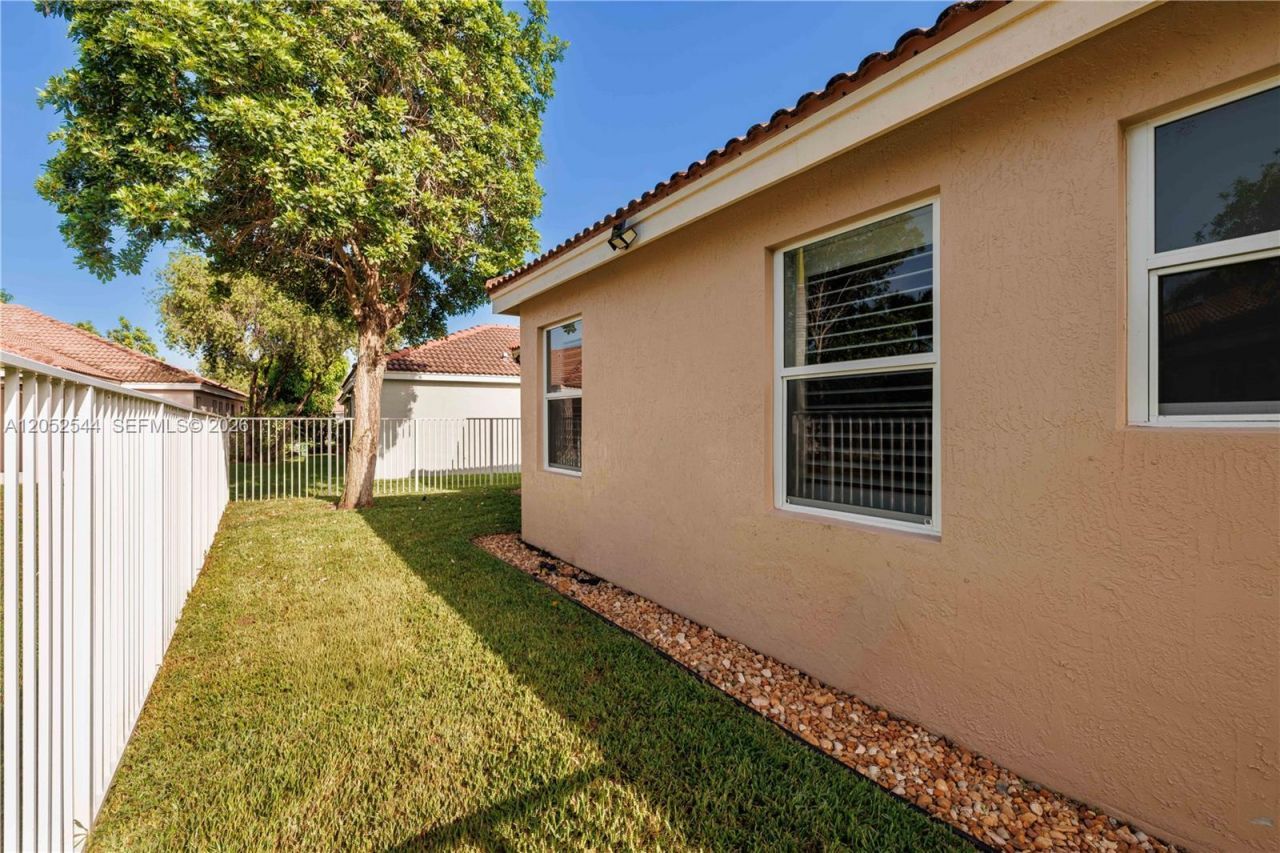 1879 Andromeda Ln, Weston, FL 33327 Photo