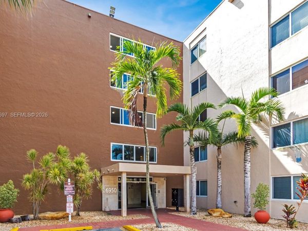 6950 Miami Gardens Dr, Unit 2-501, Hialeah, FL 33015