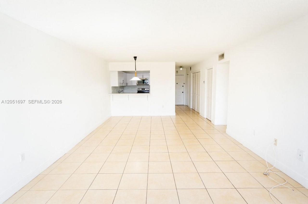 6950 Miami Gardens Dr, Unit 2-501, Hialeah, FL 33015 Photo