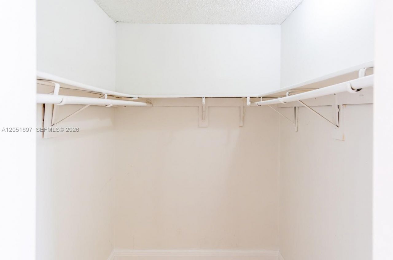 6950 Miami Gardens Dr, Unit 2-501, Hialeah, FL 33015 Photo