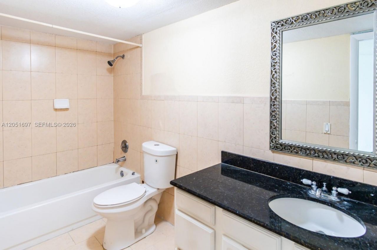 6950 Miami Gardens Dr, Unit 2-501, Hialeah, FL 33015 Photo