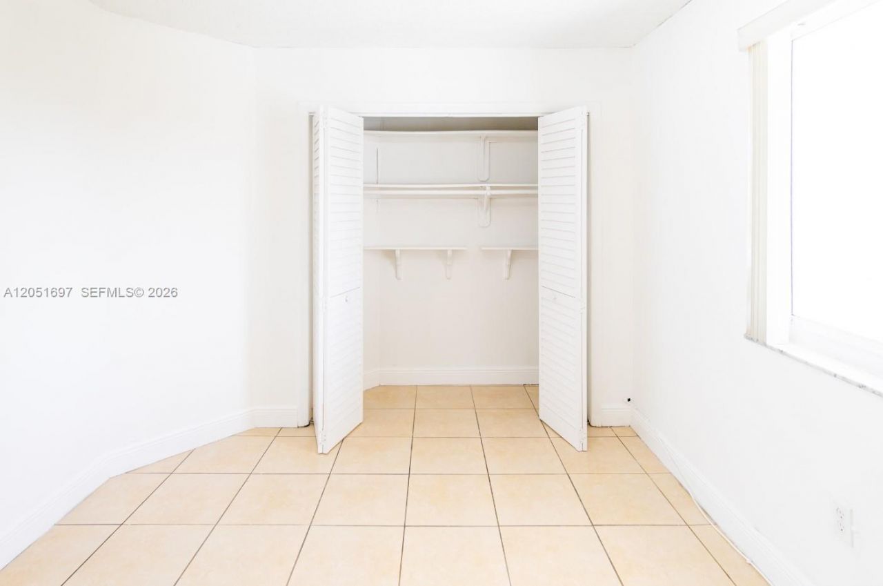 6950 Miami Gardens Dr, Unit 2-501, Hialeah, FL 33015 Photo