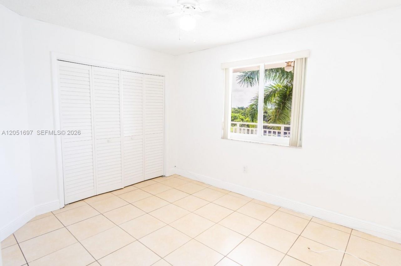6950 Miami Gardens Dr, Unit 2-501, Hialeah, FL 33015 Photo