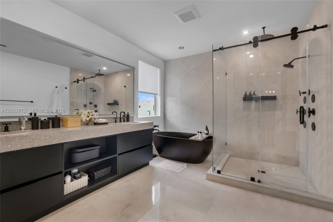7541 NW 100th Ave , Doral, FL 33178 Photo