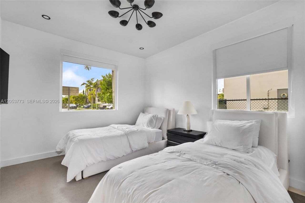 7541 NW 100th Ave , Doral, FL 33178 Photo