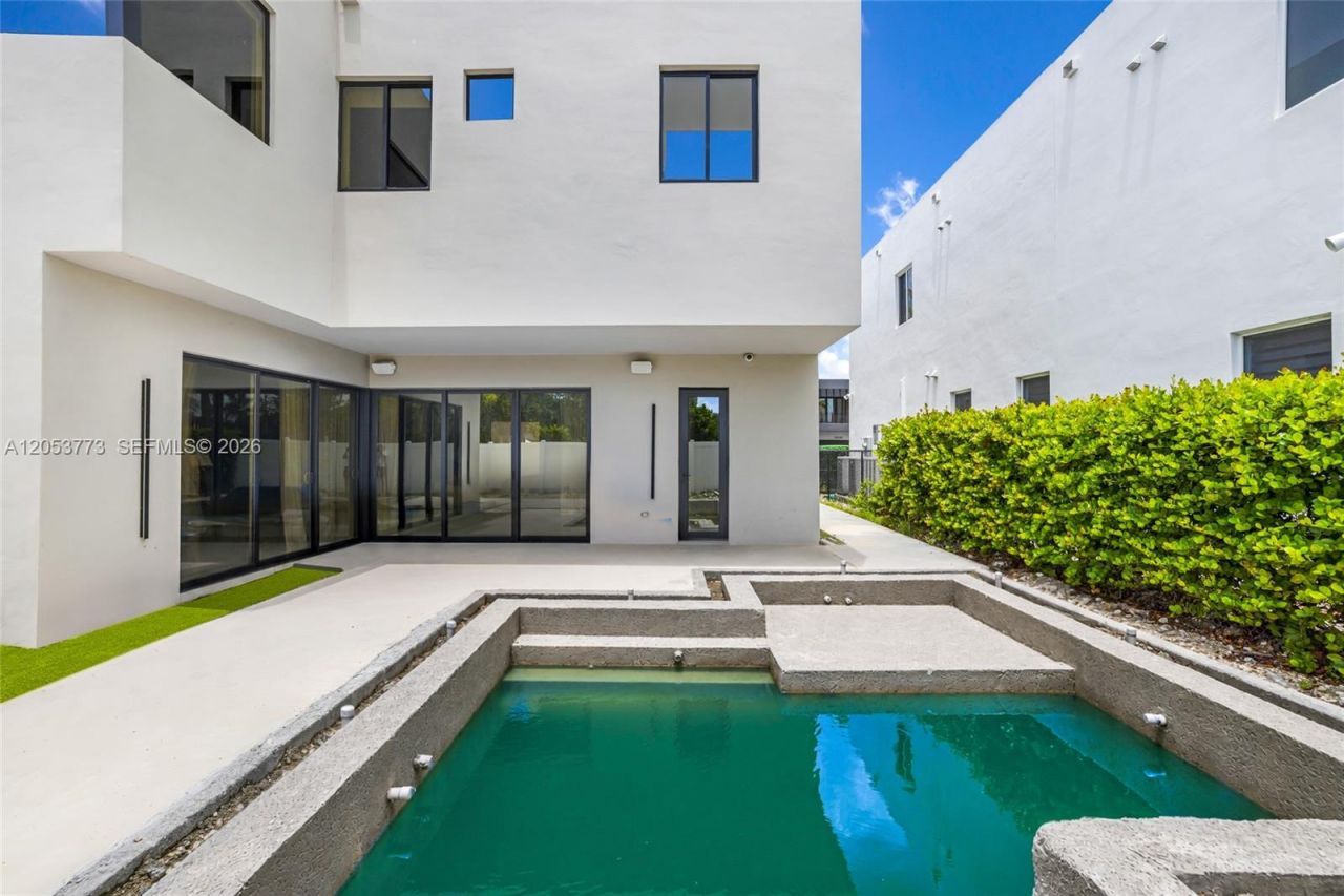 7541 NW 100th Ave , Doral, FL 33178 Photo