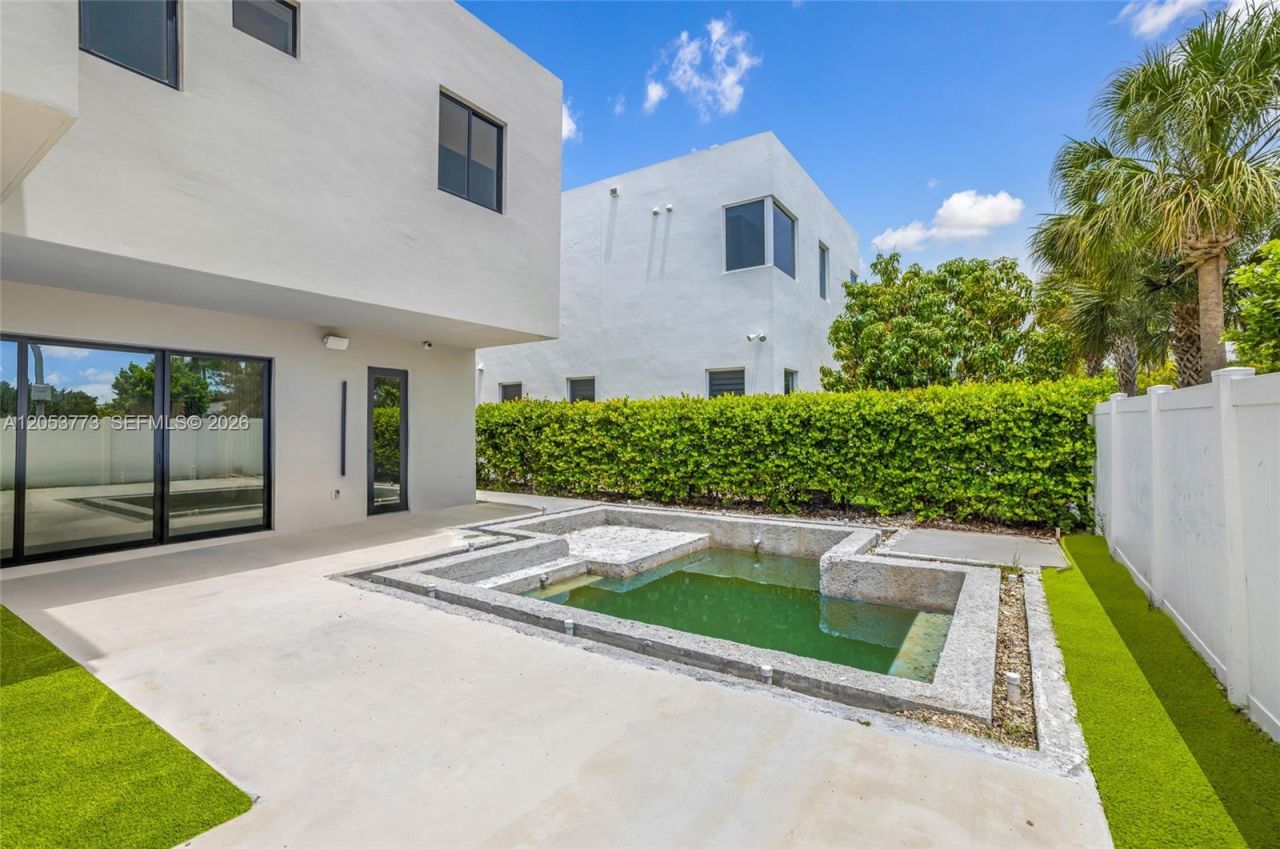 7541 NW 100th Ave , Doral, FL 33178 Photo