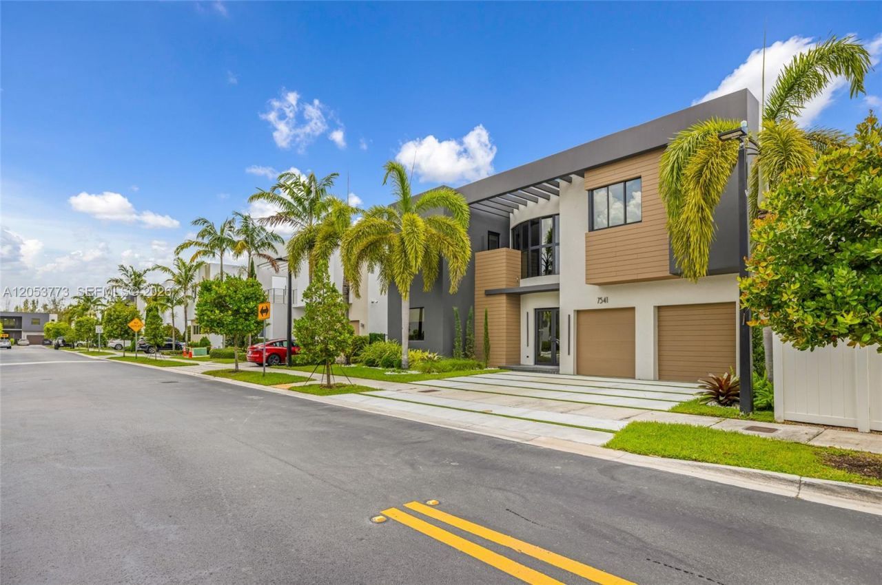 7541 NW 100th Ave , Doral, FL 33178 Photo