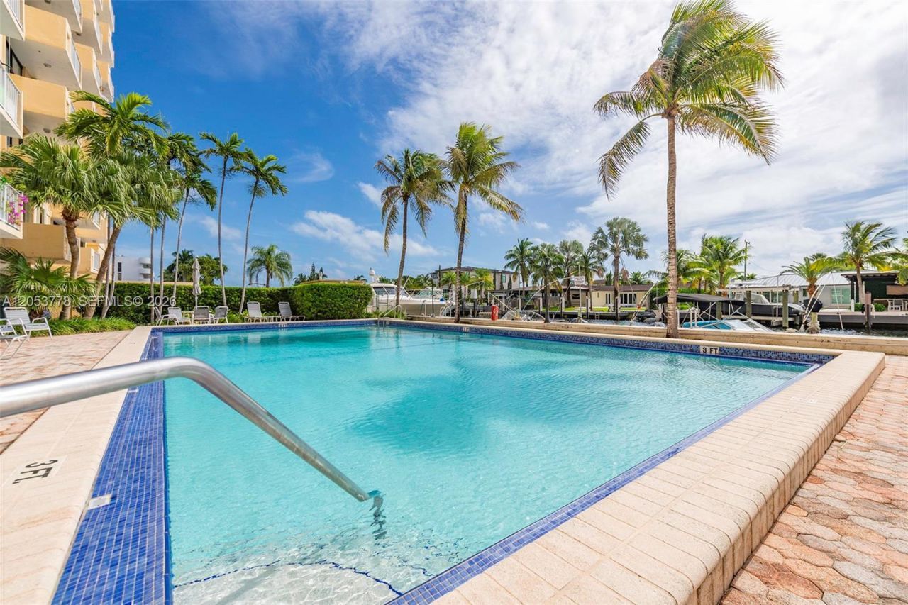 2350 NE 135th St , Unit 812, North Miami, FL 33181 Photo