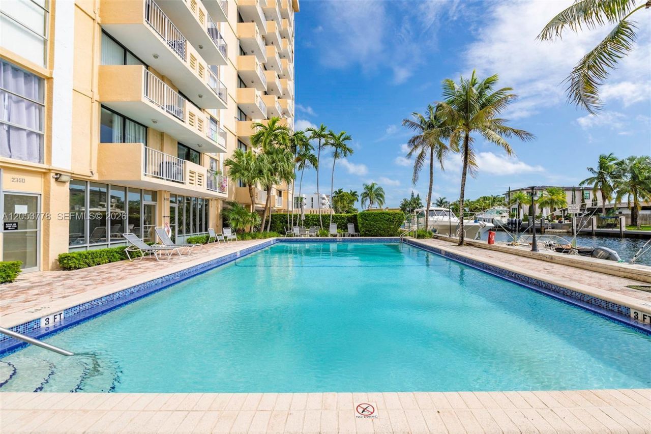 2350 NE 135th St , Unit 812, North Miami, FL 33181 Photo