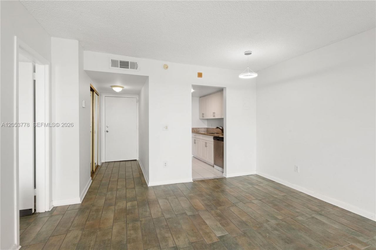 2350 NE 135th St , Unit 812, North Miami, FL 33181 Photo