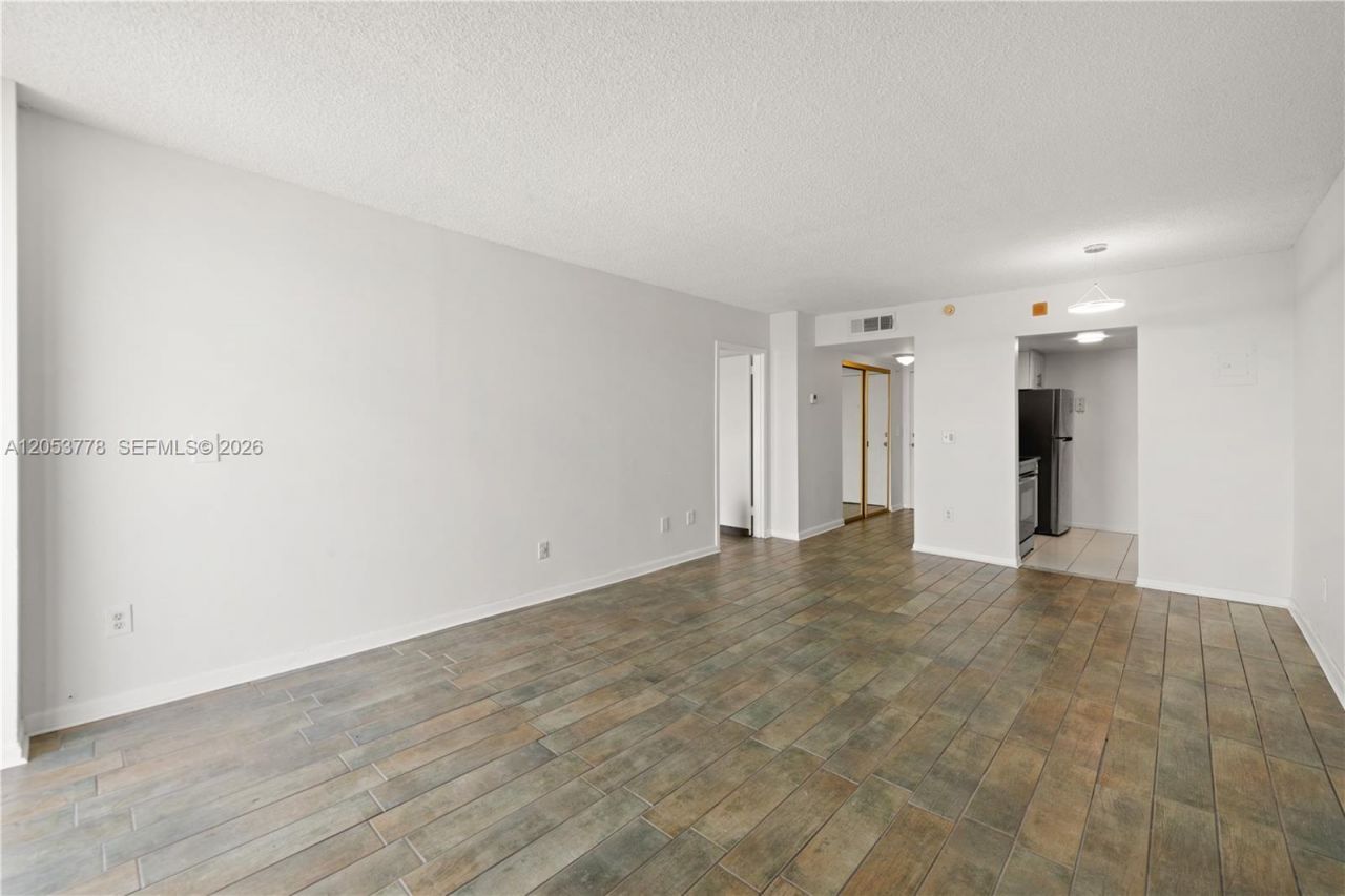2350 NE 135th St , Unit 812, North Miami, FL 33181 Photo