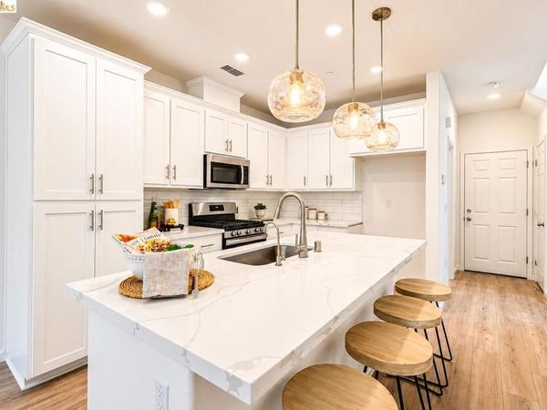 38 Fern Ln, Pittsburg, CA 94565