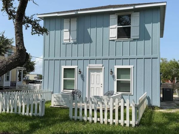 4212 HIGHWAY 35 S, Rockport, TX 78382