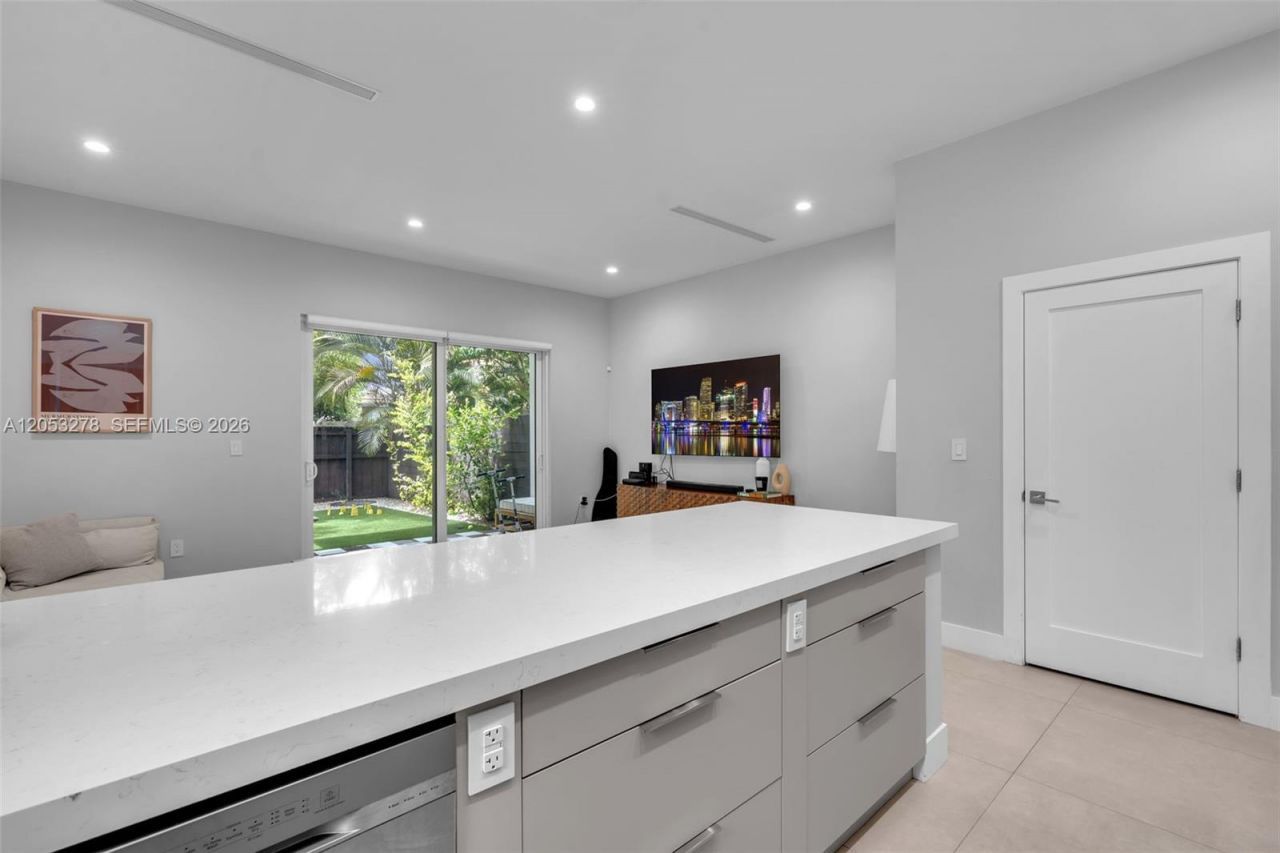 3769 SW 27th Ln , Unit 3769, Miami, FL 33134 Photo