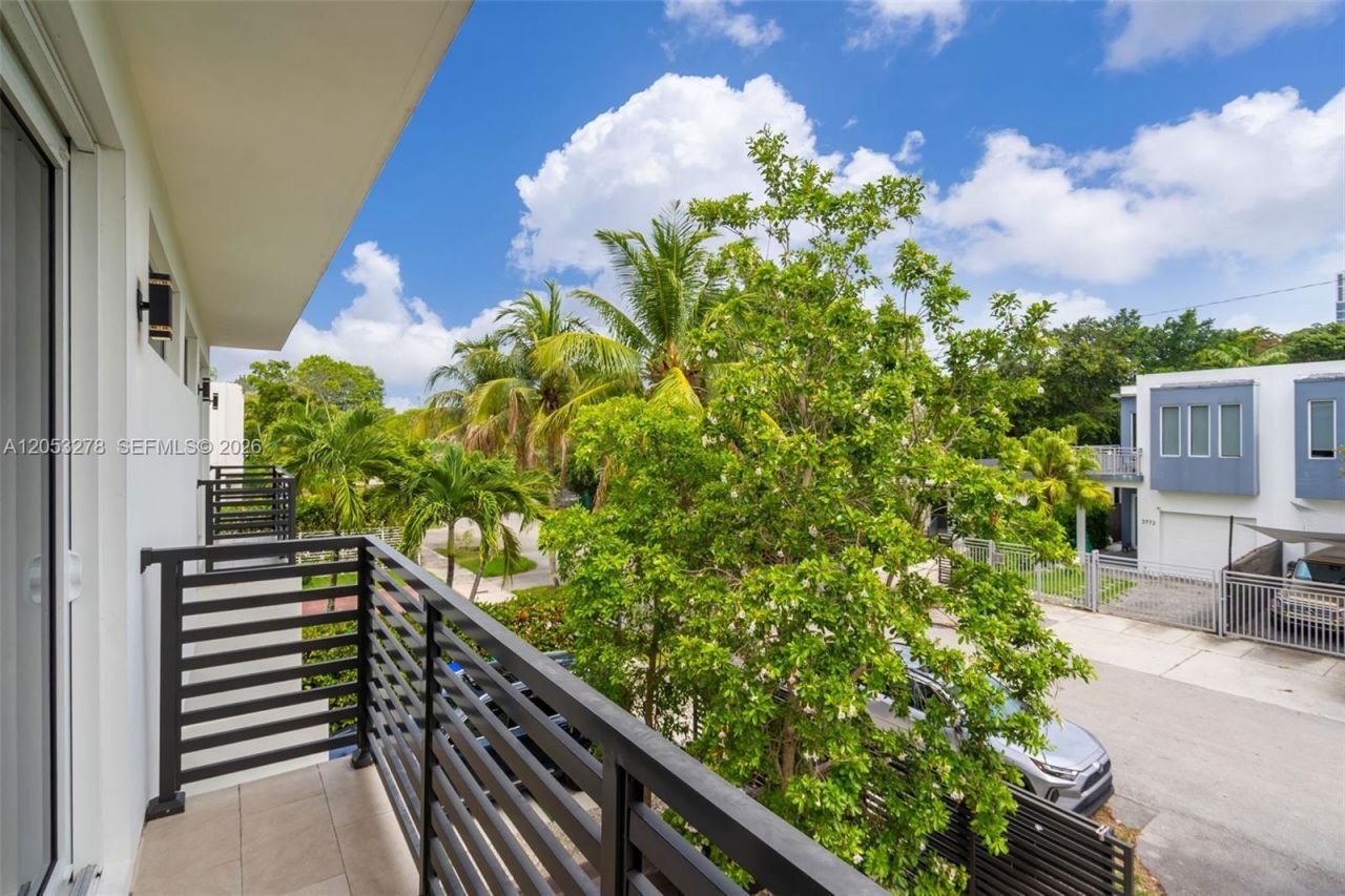 3769 SW 27th Ln , Unit 3769, Miami, FL 33134 Photo