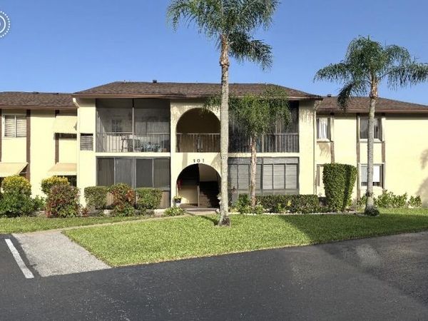101 LAKE PINE Circle, Unit B-2, Greenacres, FL 33463