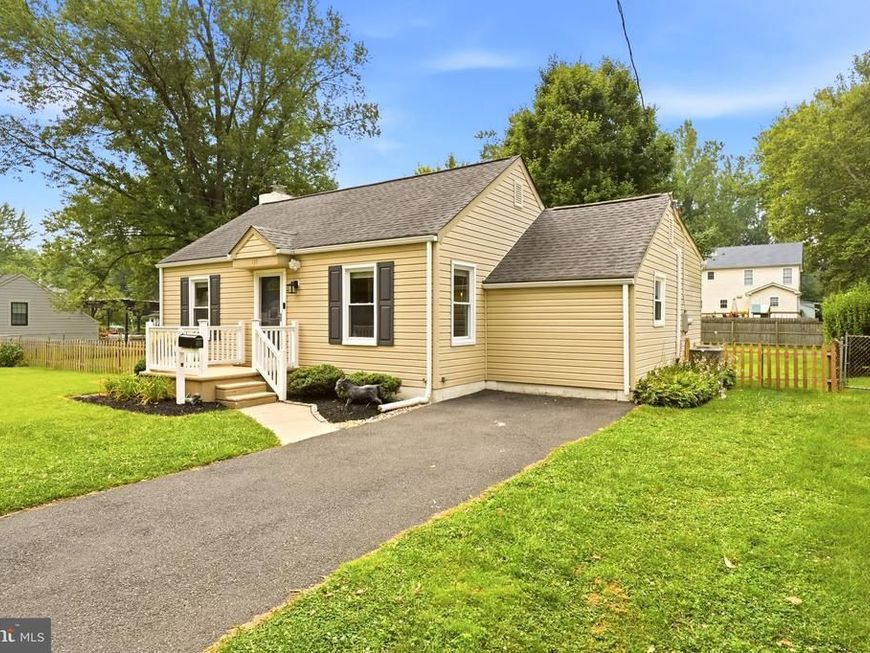 135 Longshore Avenue, Yardley, PA 19067 Main Photo