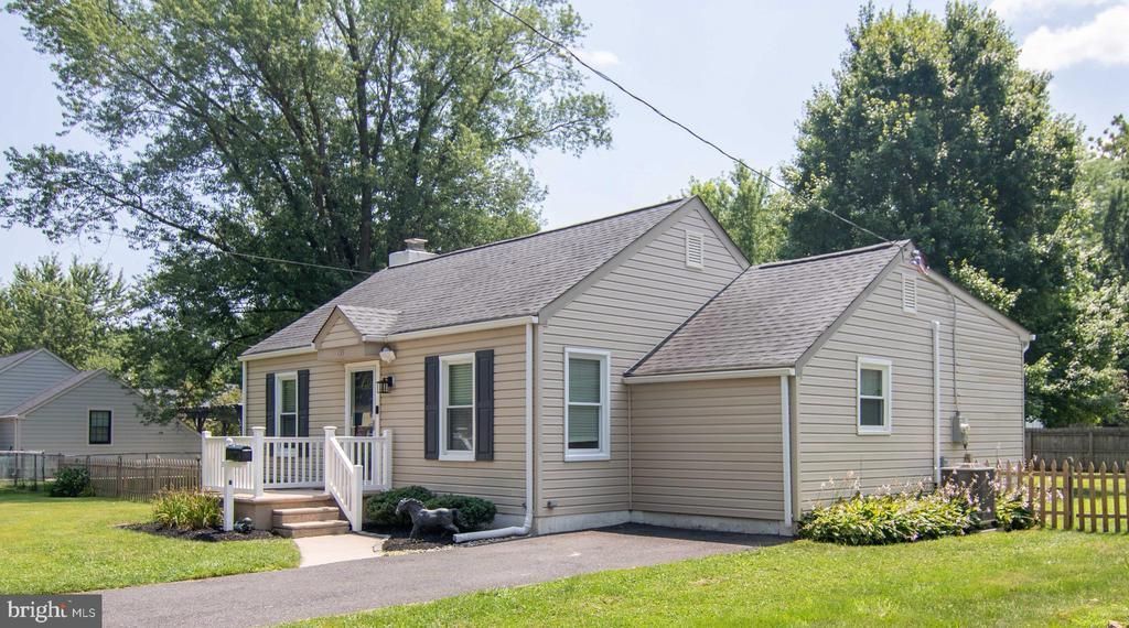 135 LONGSHORE AVENUE, YARDLEY, PA 19067
