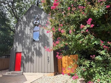 957 Woods Avenue, Fort Worth, TX 76102