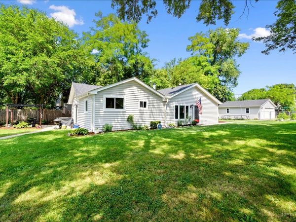 7604 E Sunset Drive, Wonder Lake, IL 60097
