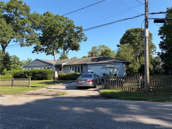 22 Yerk Avenue , Ronkonkoma, NY 11779