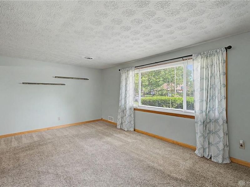 812 Kenosha Road, Kettering, OH 45429 Photo 10