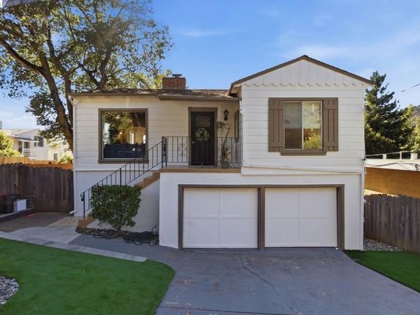 3917 Columbian Dr, Oakland, CA 94605