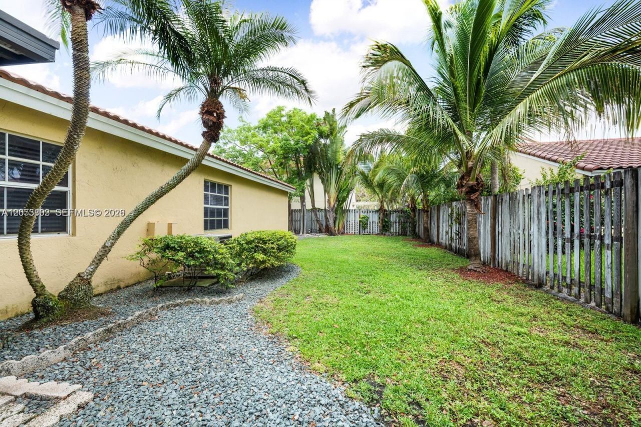 1377 Garden Rd, Unit 1377, Weston, FL 33326 Photo