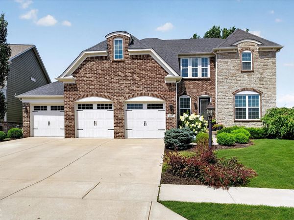 2689 E High Grove Circle , Zionsville, IN 46077
