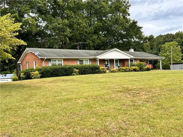 129 Woodvale Drive , Mocksville, NC 27028