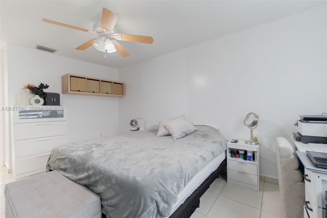 18928 NW 63rd Ct Cir, Hialeah, FL 33015 Photo