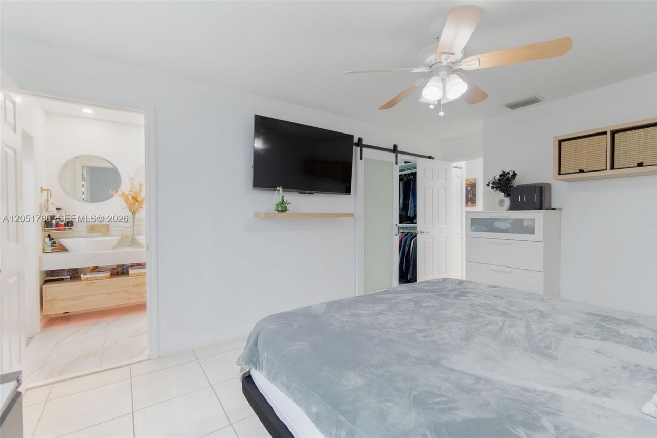 18928 NW 63rd Ct Cir, Hialeah, FL 33015 Photo