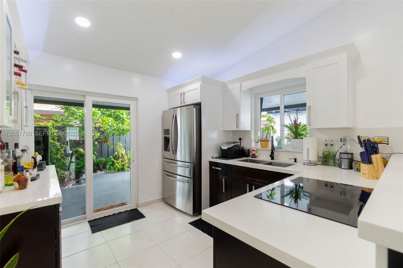 18928 NW 63rd Ct Cir, Hialeah, FL 33015 Photo