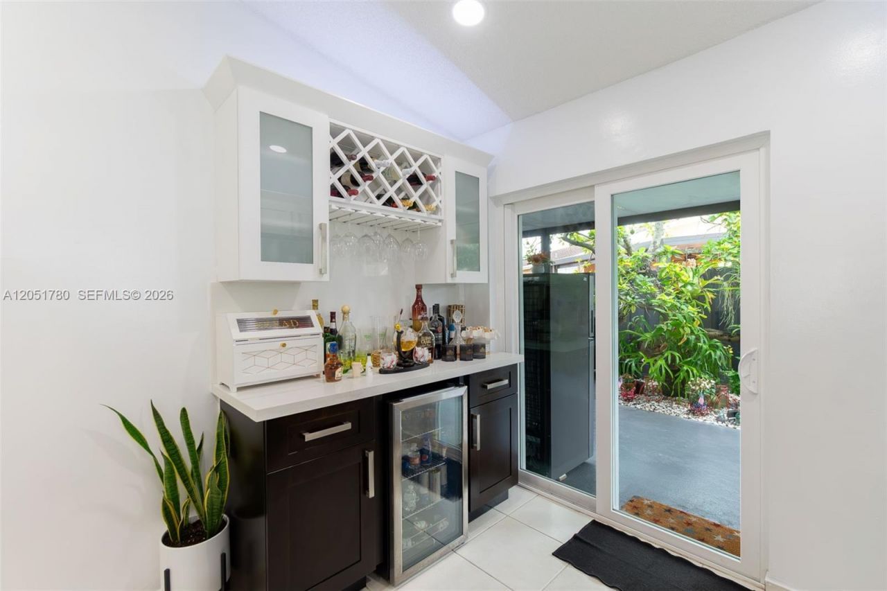 18928 NW 63rd Ct Cir, Hialeah, FL 33015 Photo