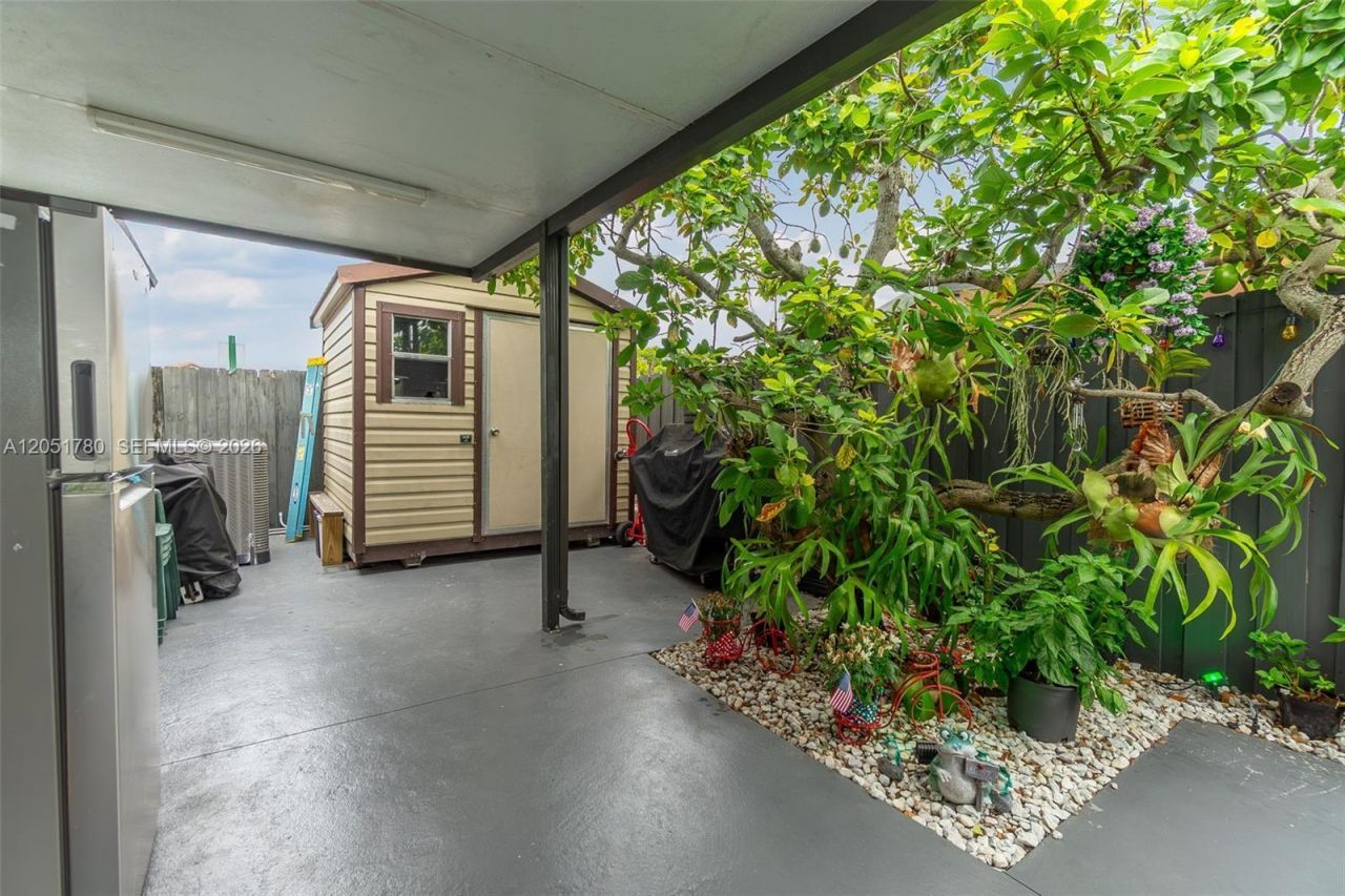 18928 NW 63rd Ct Cir, Hialeah, FL 33015 Photo