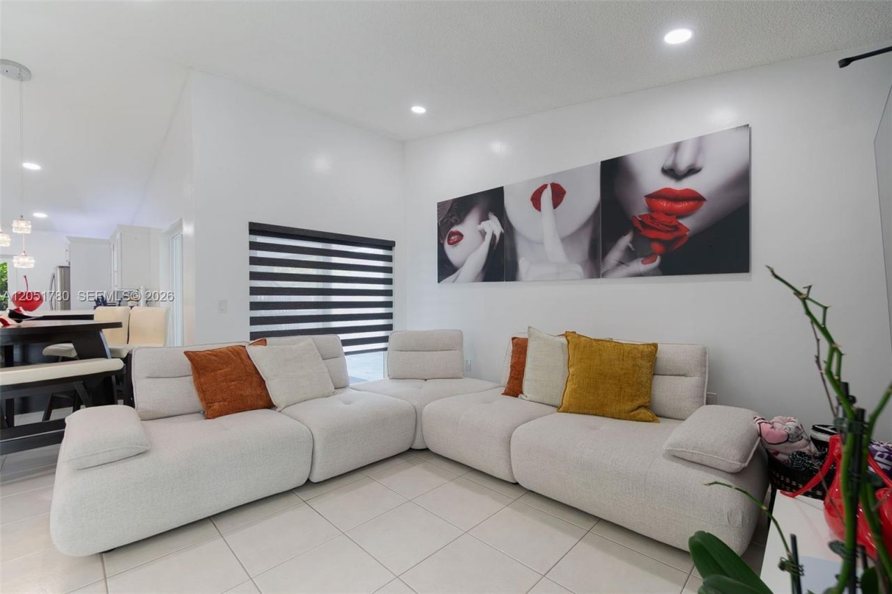 18928 NW 63rd Ct Cir, Hialeah, FL 33015 Photo