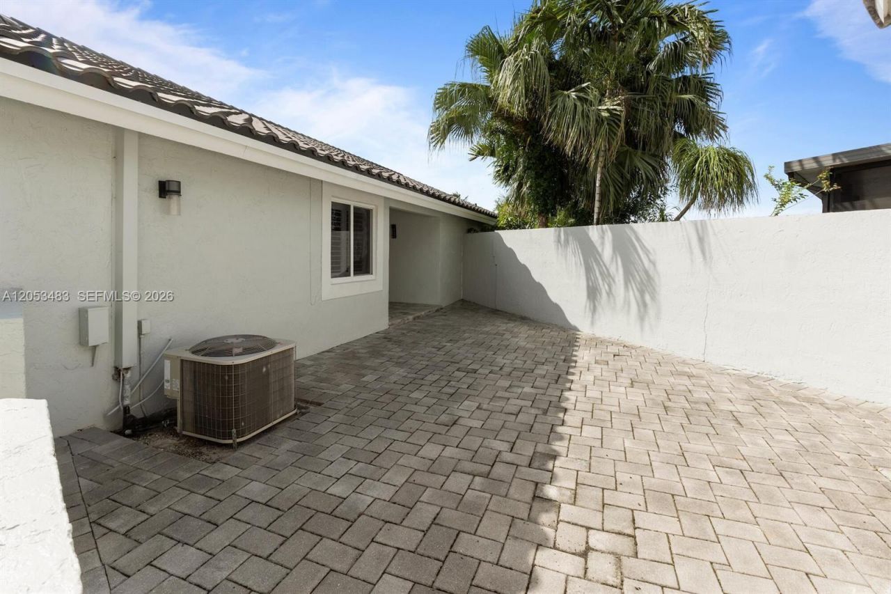 15037 Brighton Ln, Davie, FL 33331 Photo
