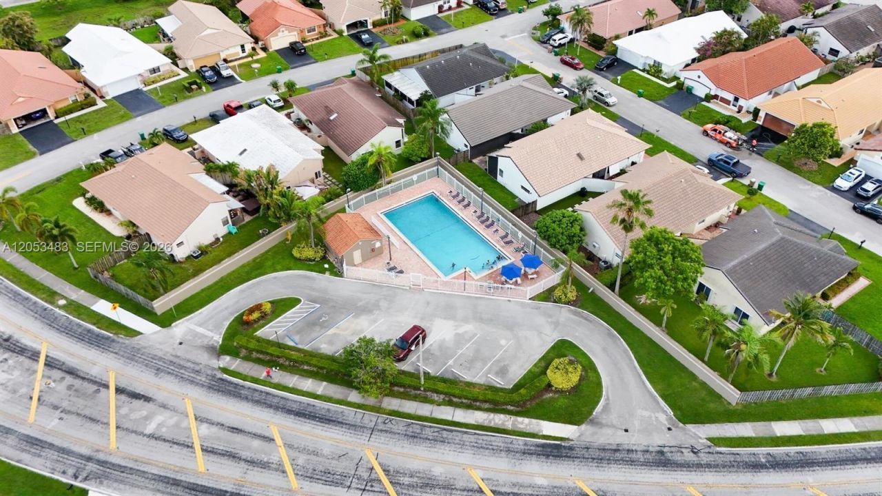 15037 Brighton Ln, Davie, FL 33331 Photo